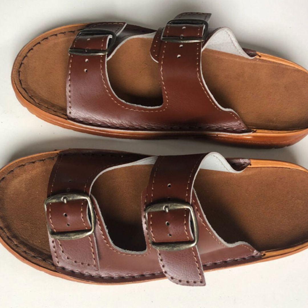 Klapki męskie brązowe otwarte - zdjęcie 2