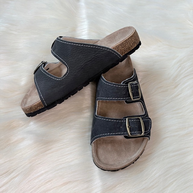 Granatowe klapki z dwoma paskami - zdjęcie 2