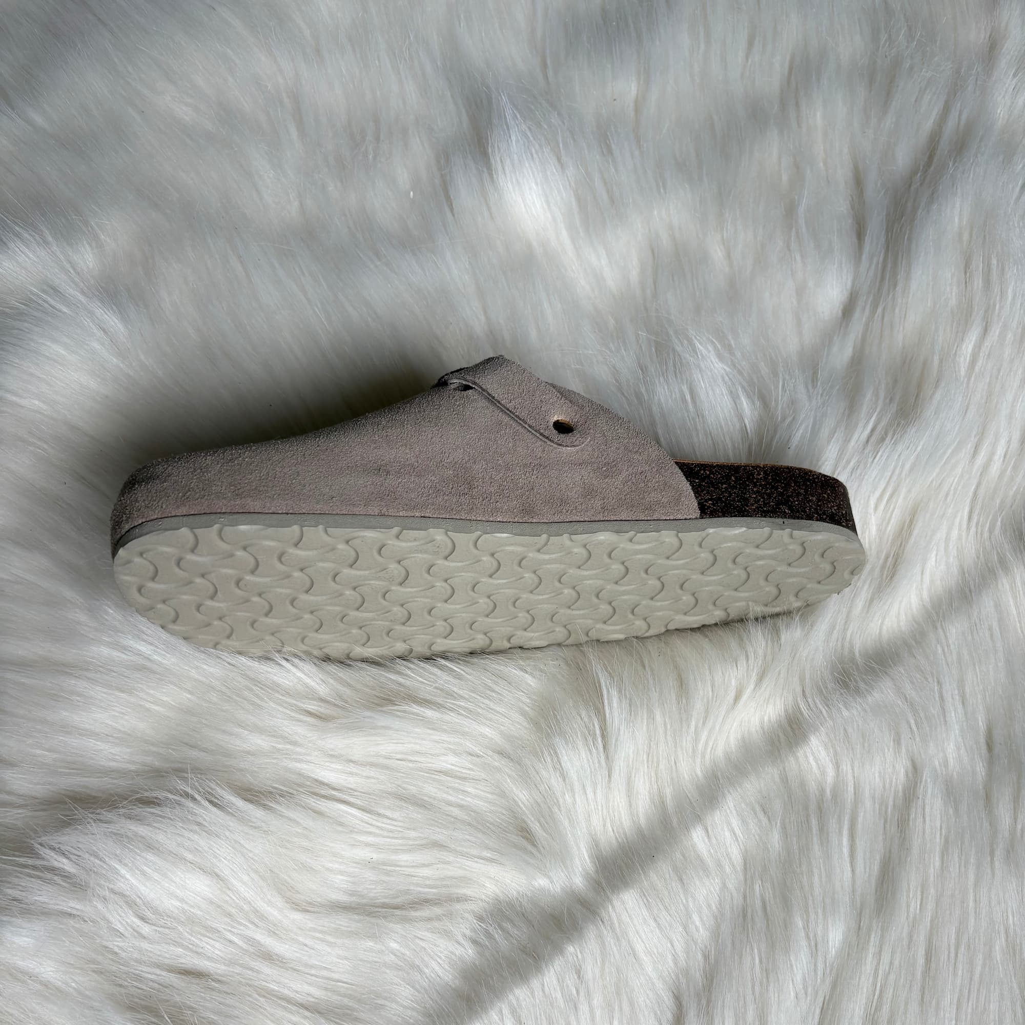 Szare klapki mule zamsz - zdjęcie 3