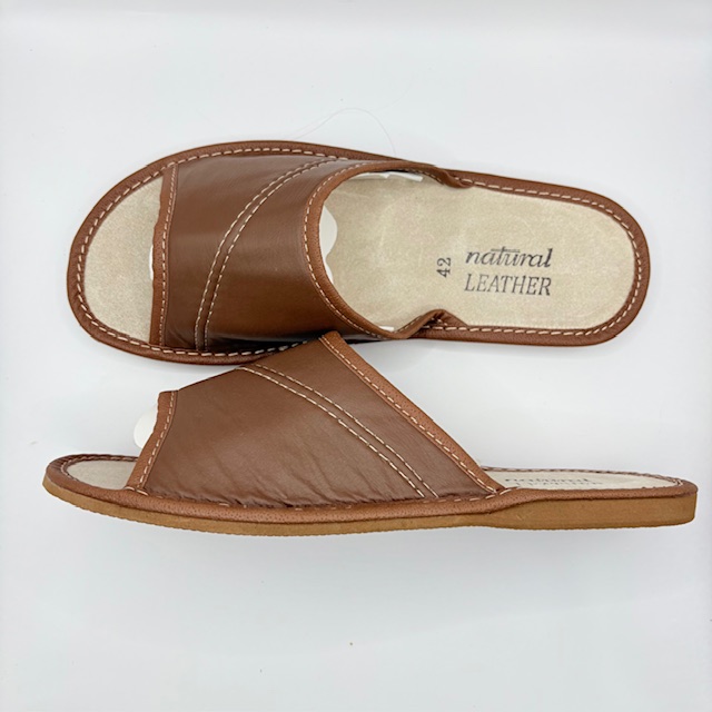 Brązowe kapcie męskie otwarte - zdjęcie 2