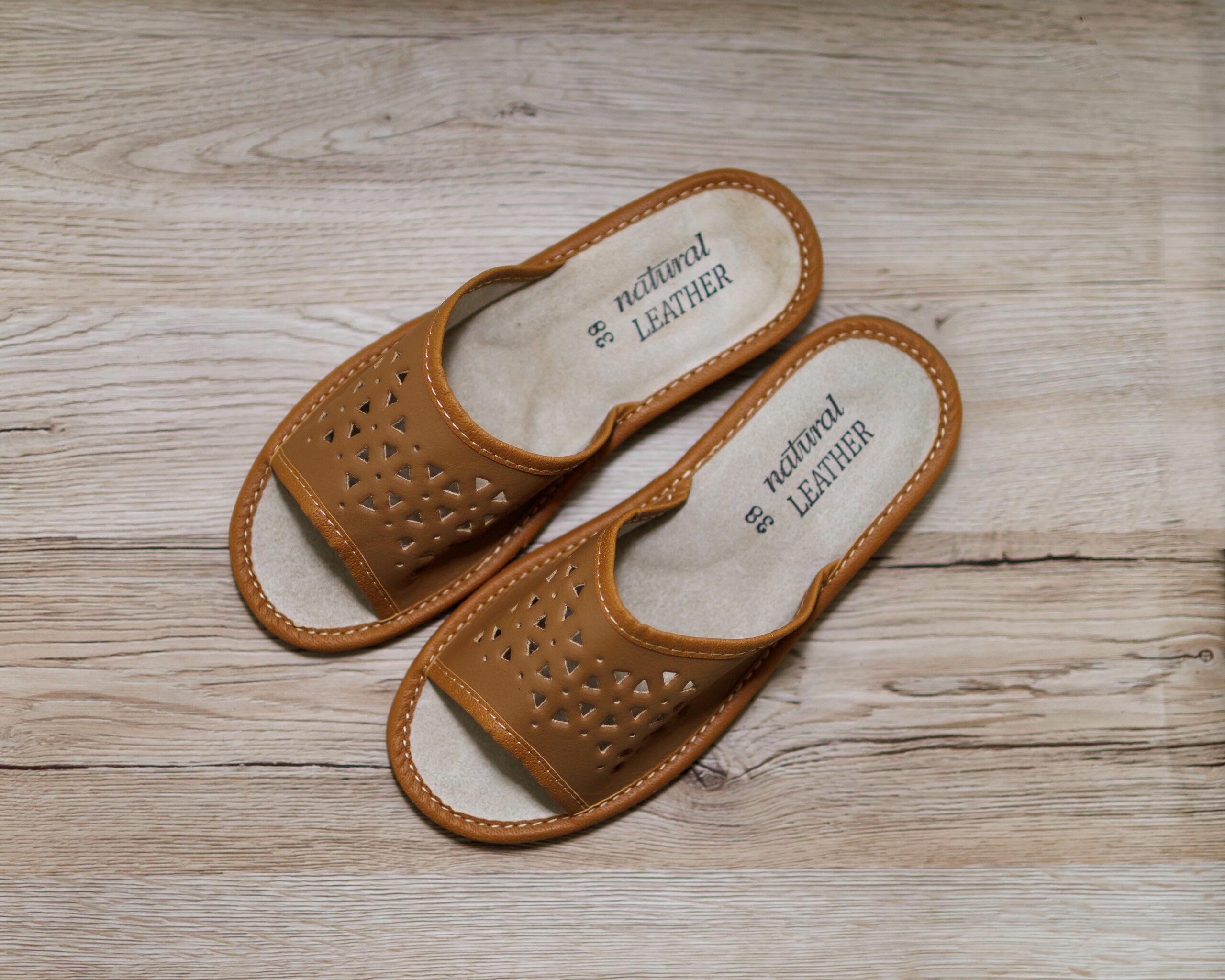 Kapcie brązowe „Siatka”