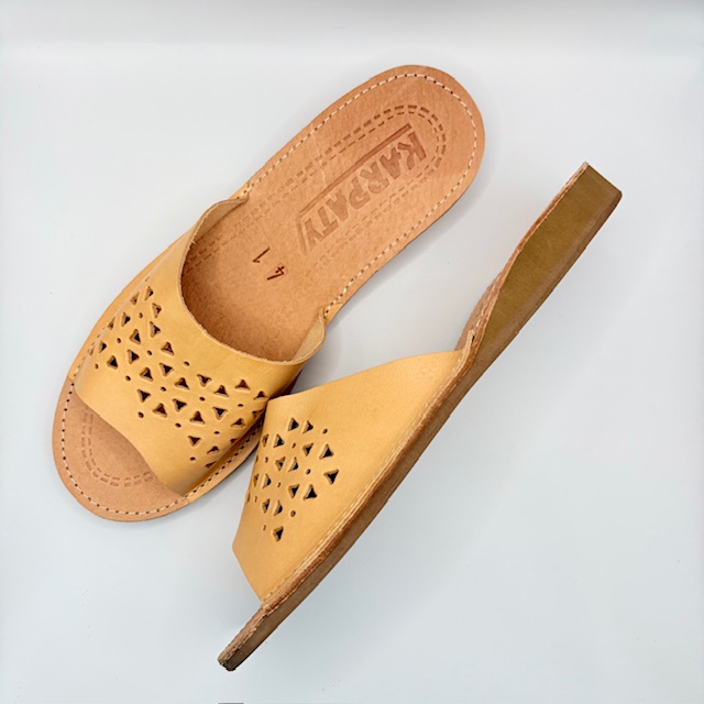 Kapcie ze skóry juchtowej „Siatka” - zdjęcie 2