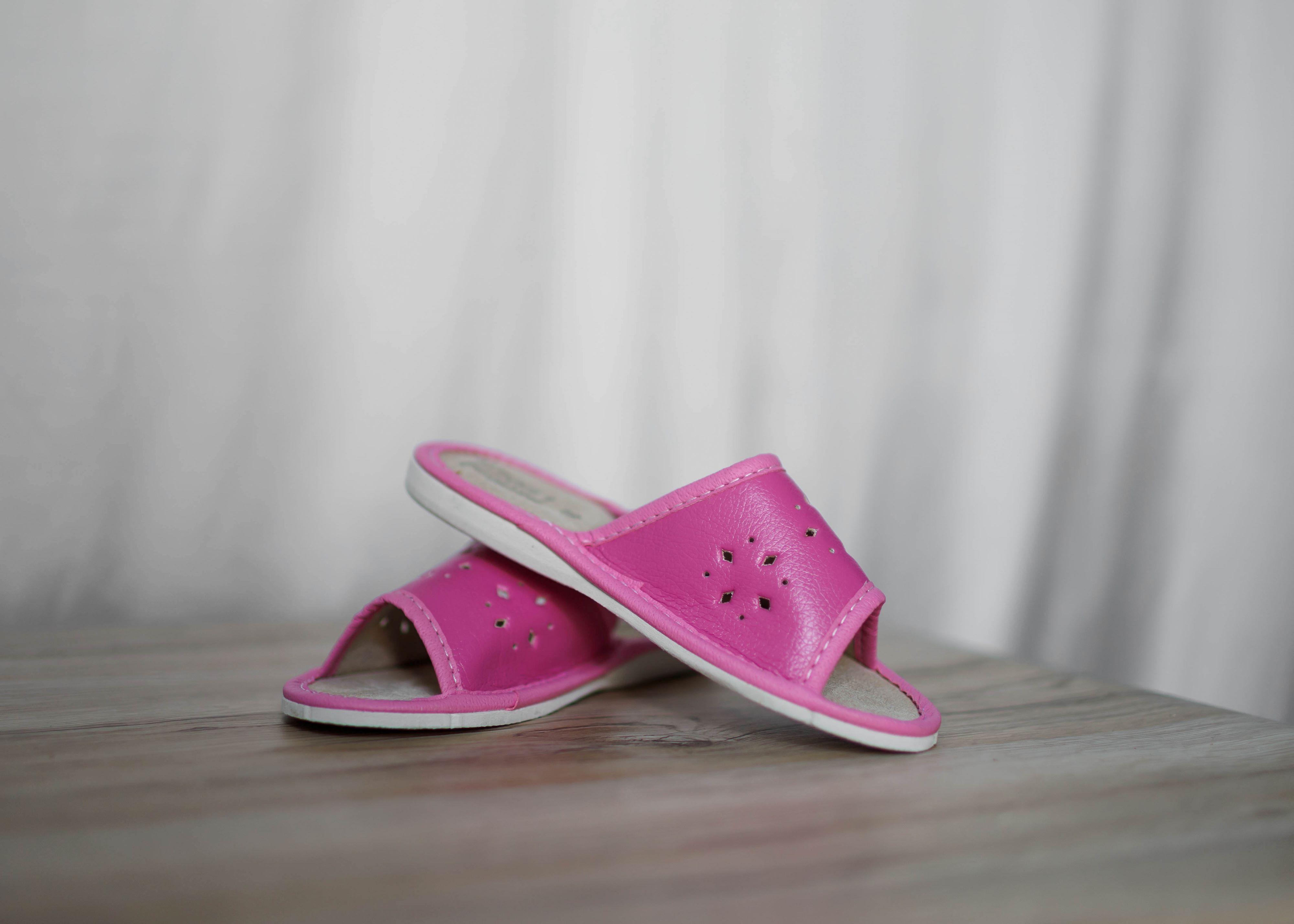 Kapcie dziecięce otwarte róż