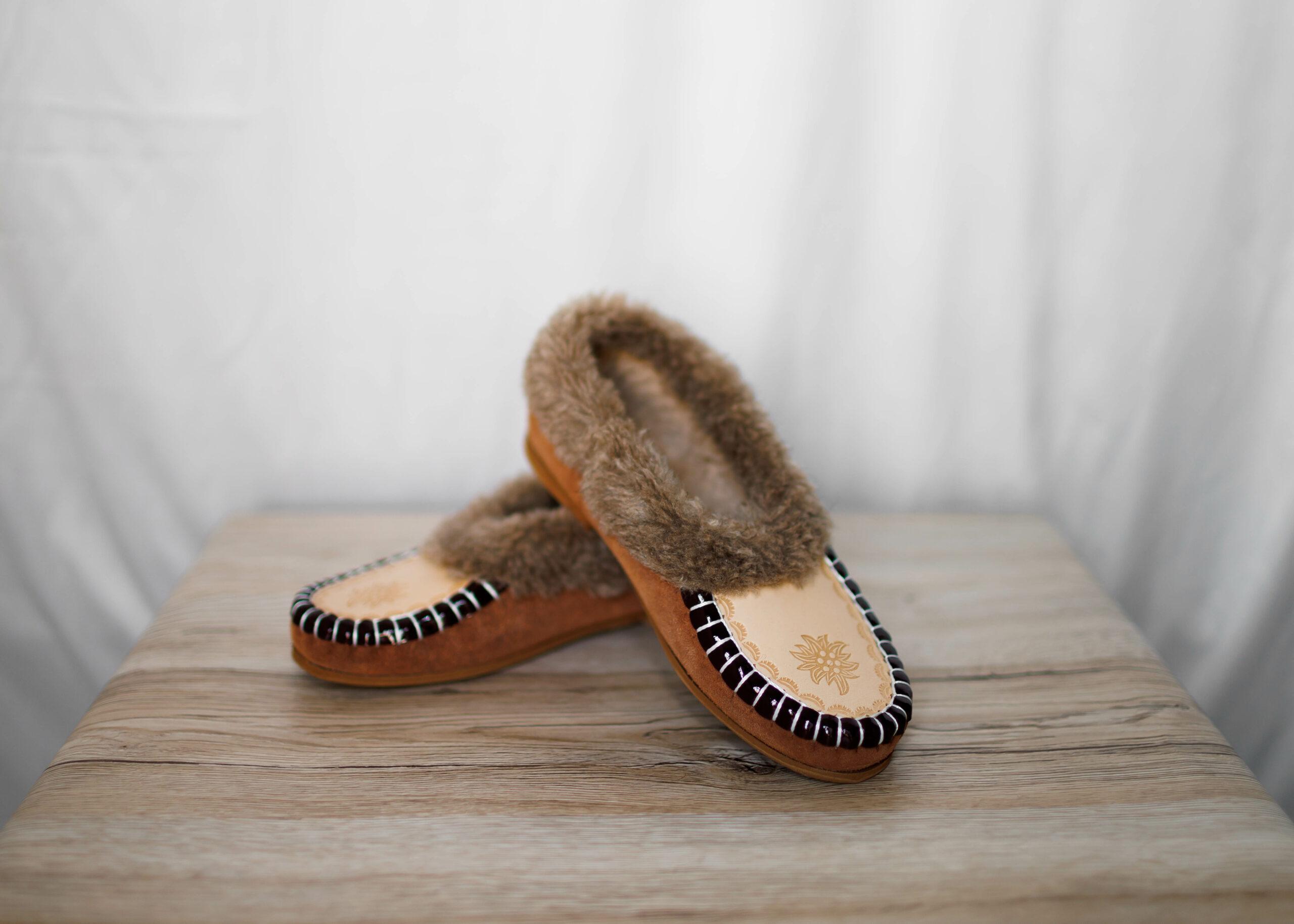 Pantofle regionalne mokasyny