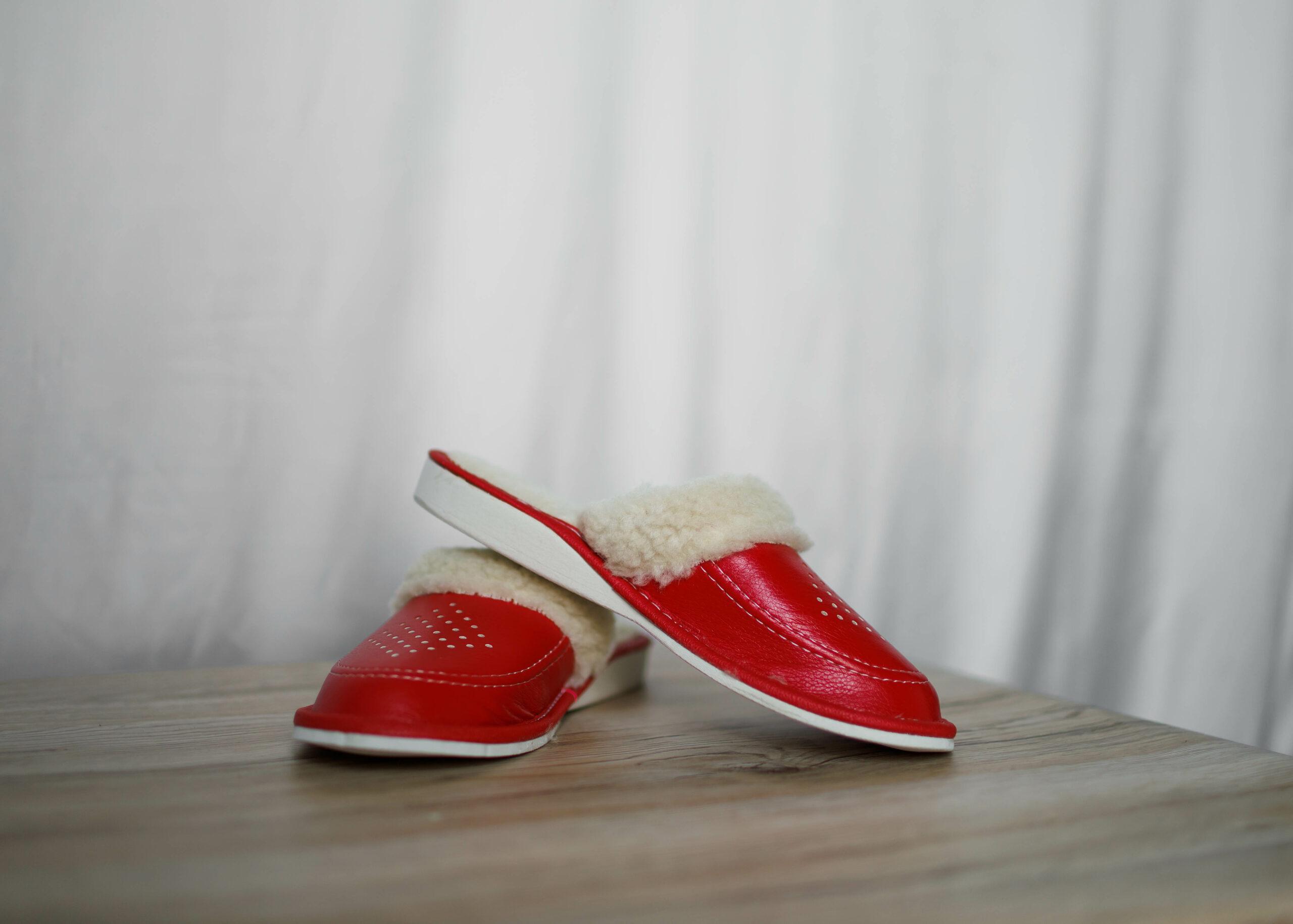 Kapcie z futerkiem czerwone