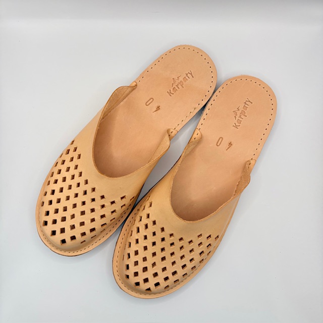 Kapcie ze skóry juchtowej damskie - zdjęcie 2