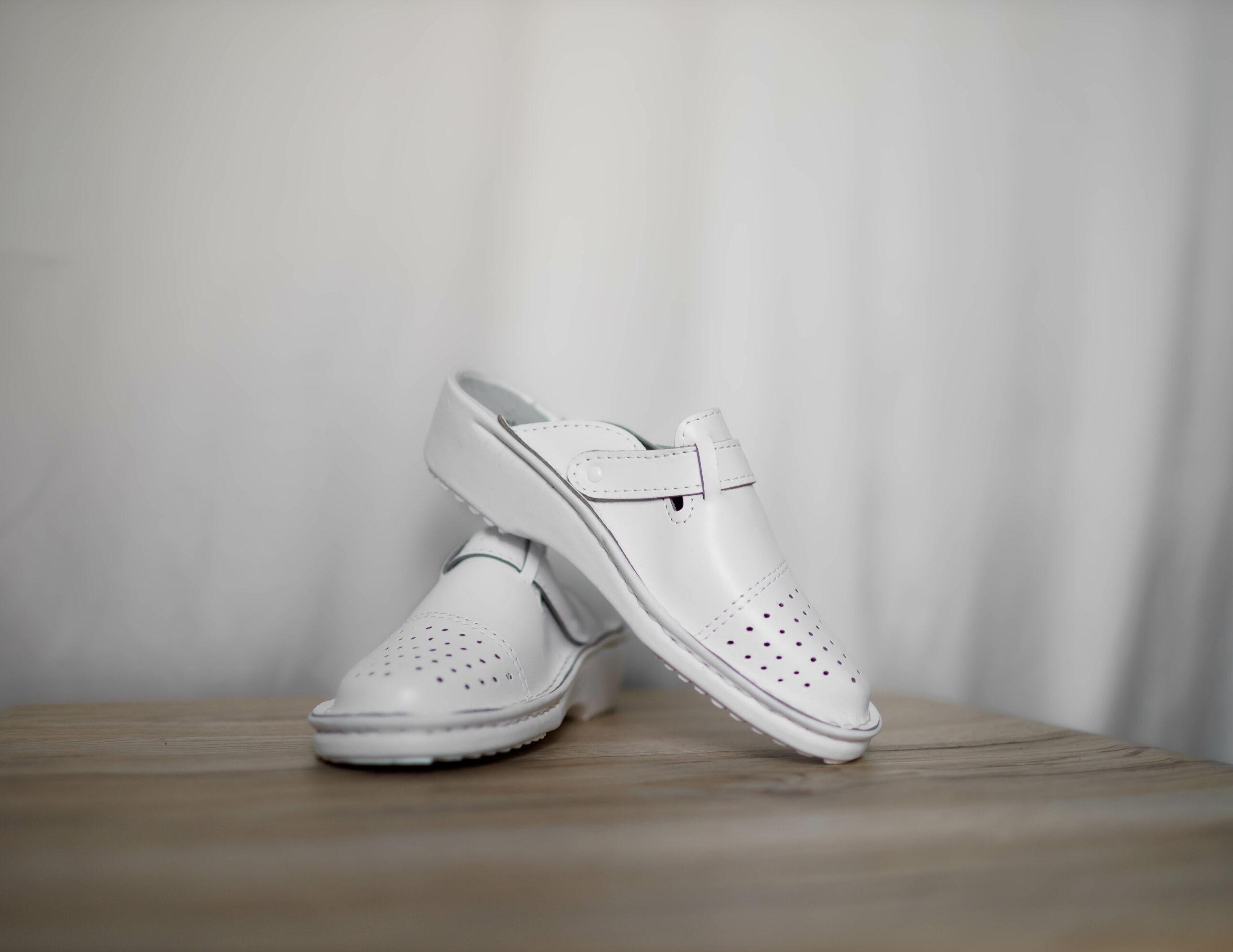 Klapki skórzane damskie L